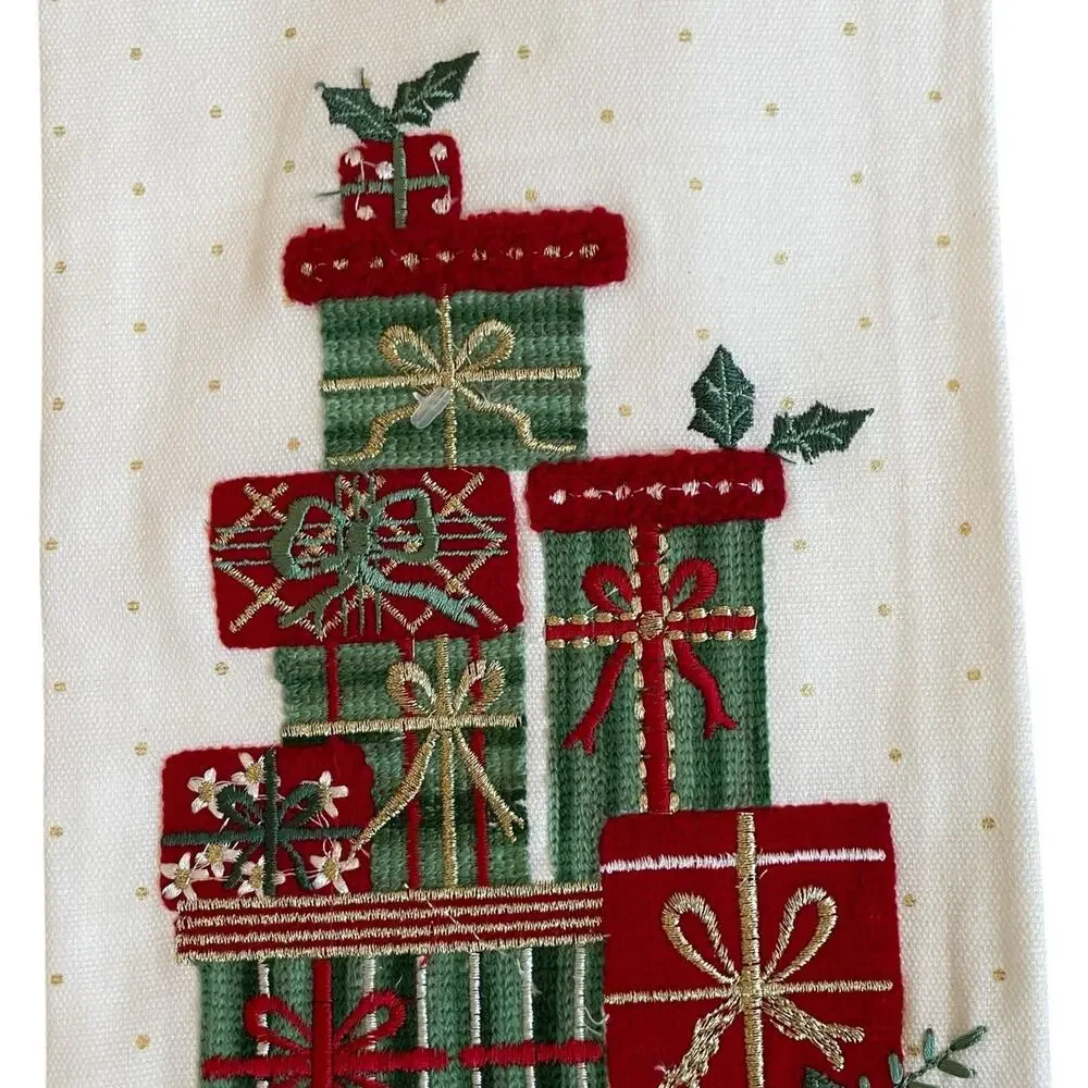 Cupcakes & Cashmere Christmas Present Kitchen Towels Set of 3 Embroidered New